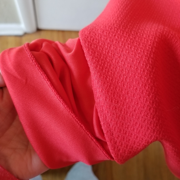 Scalloped V-Neck knee-length Dress - Picture 7 of 7